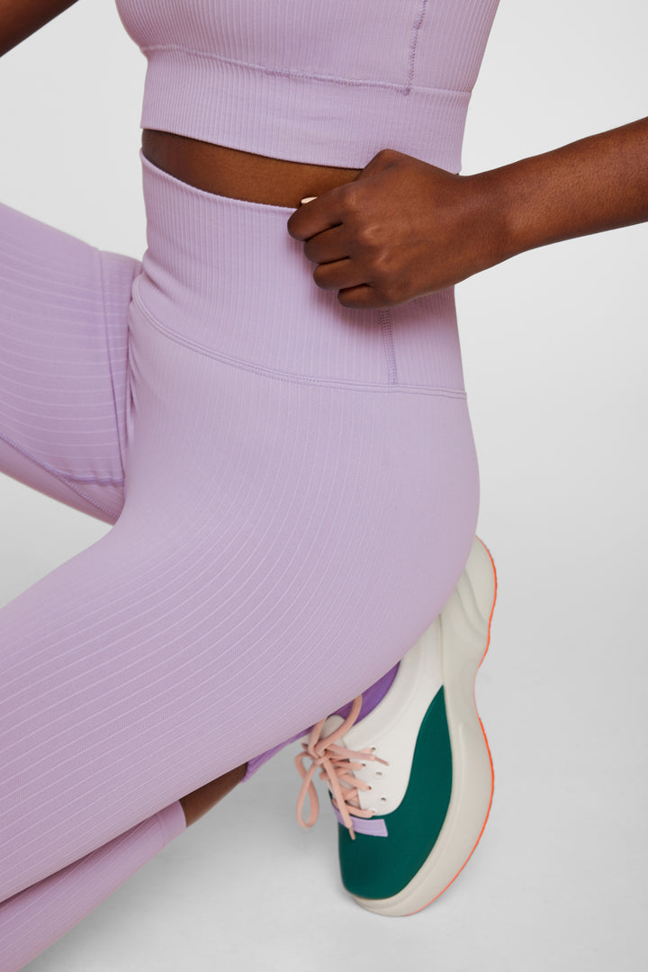 Close-up of ribbed seamless leggings texture and waistband – front focus