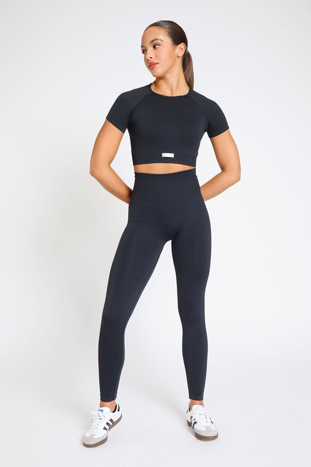 Contour Seamless Crop Tee