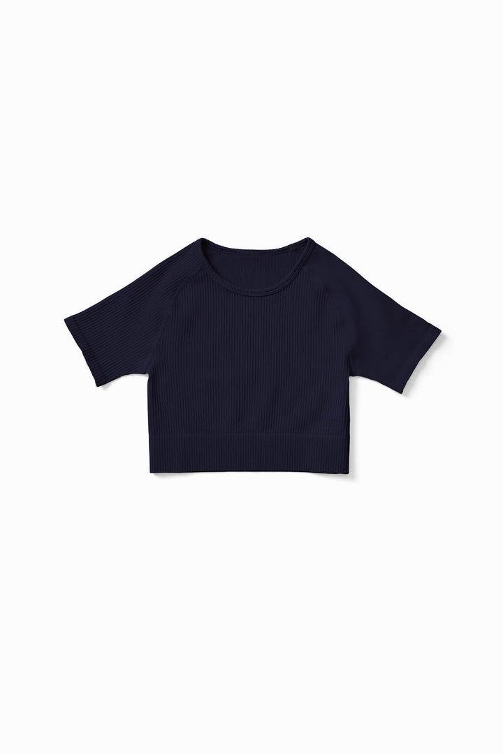 Close-up of ribbed fabric in Navy – seamless crop tee from IMLND
